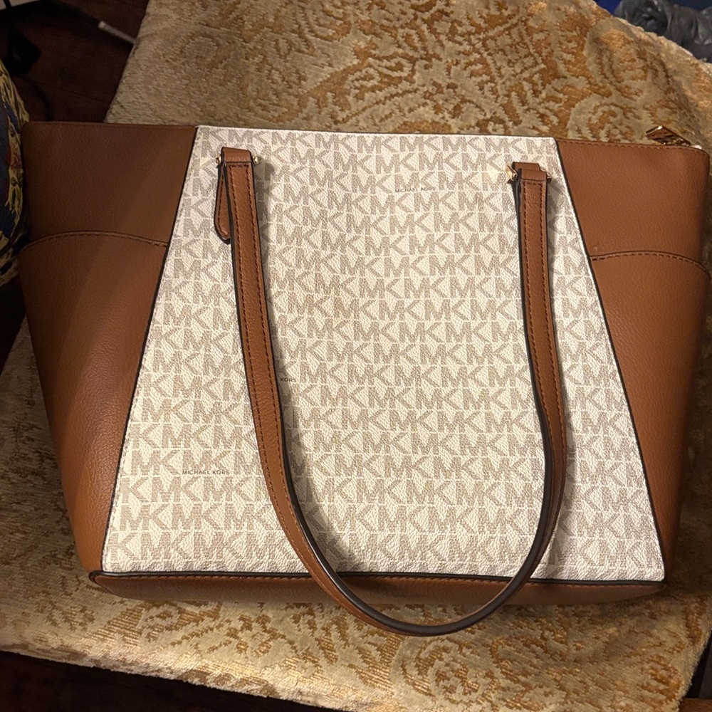Michael Kors Tan and Cream Tote Bag - Picture 4 of 6